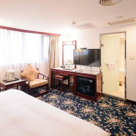 Kiwi Hotel Mrt Wenxin Branch Тайчжун Экстерьер фото