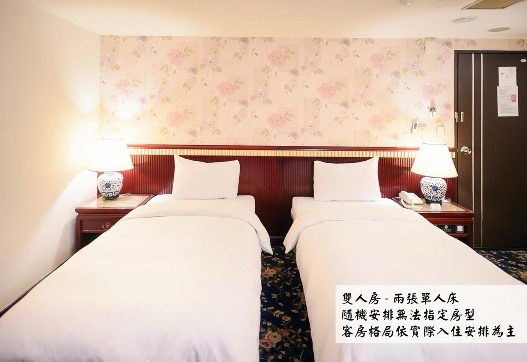 Kiwi Hotel Mrt Wenxin Branch Тайчжун Экстерьер фото