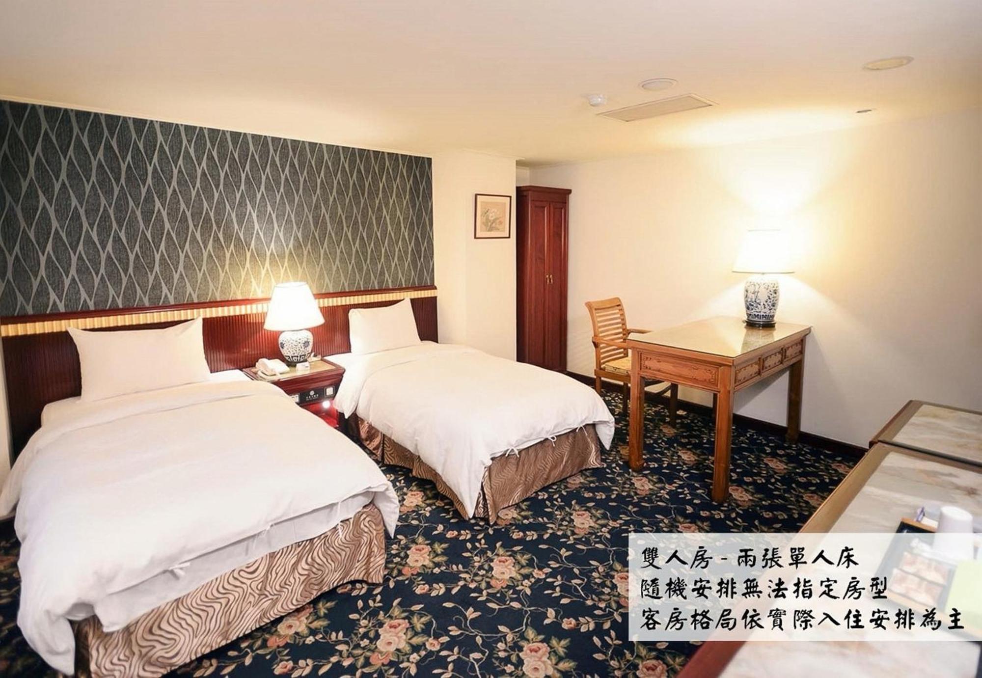 Kiwi Hotel Mrt Wenxin Branch Тайчжун Экстерьер фото