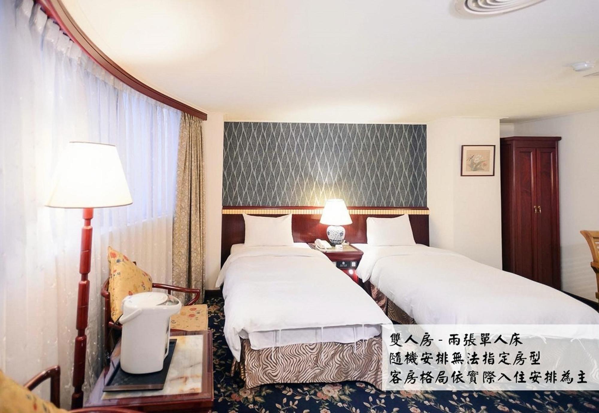 Kiwi Hotel Mrt Wenxin Branch Тайчжун Экстерьер фото
