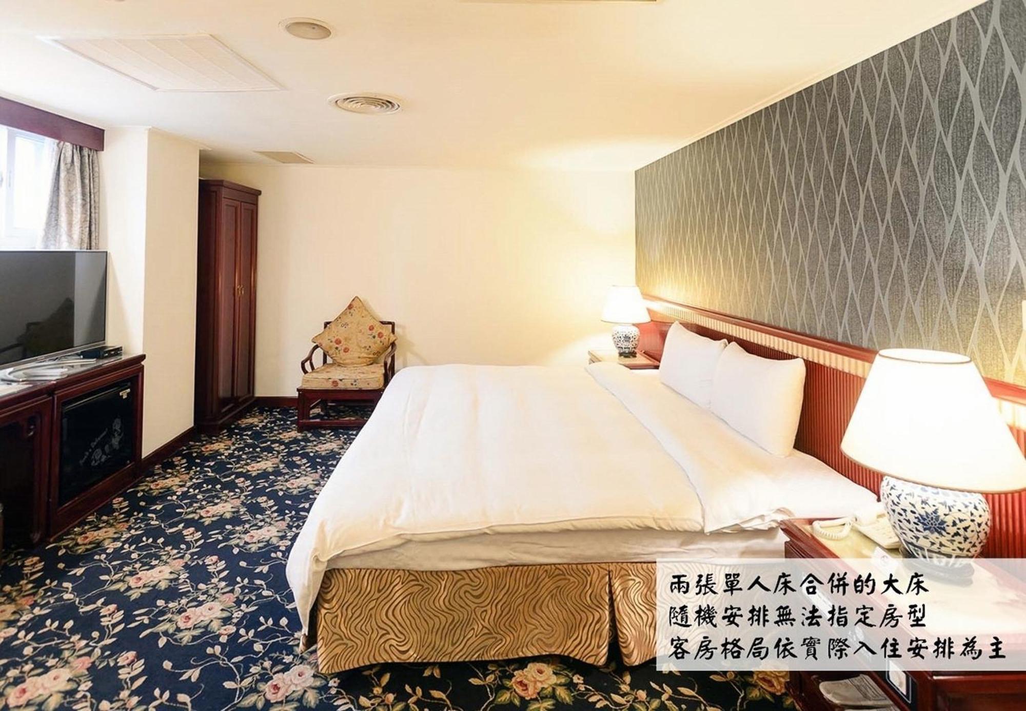 Kiwi Hotel Mrt Wenxin Branch Тайчжун Экстерьер фото