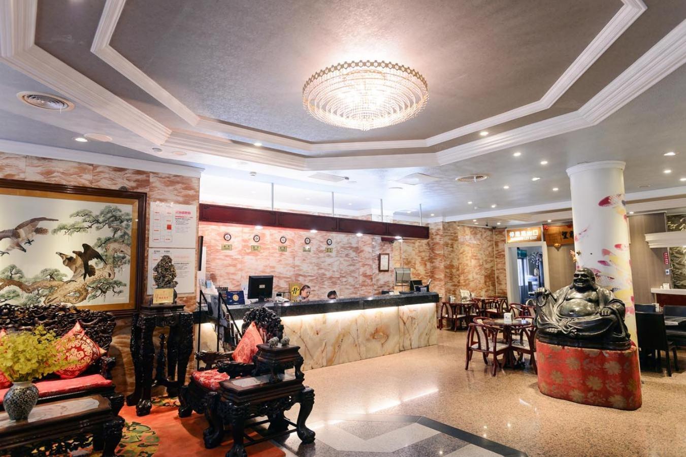 Kiwi Hotel Mrt Wenxin Branch Тайчжун Экстерьер фото