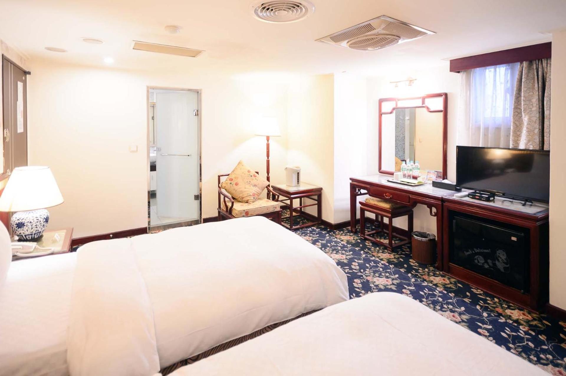 Kiwi Hotel Mrt Wenxin Branch Тайчжун Экстерьер фото