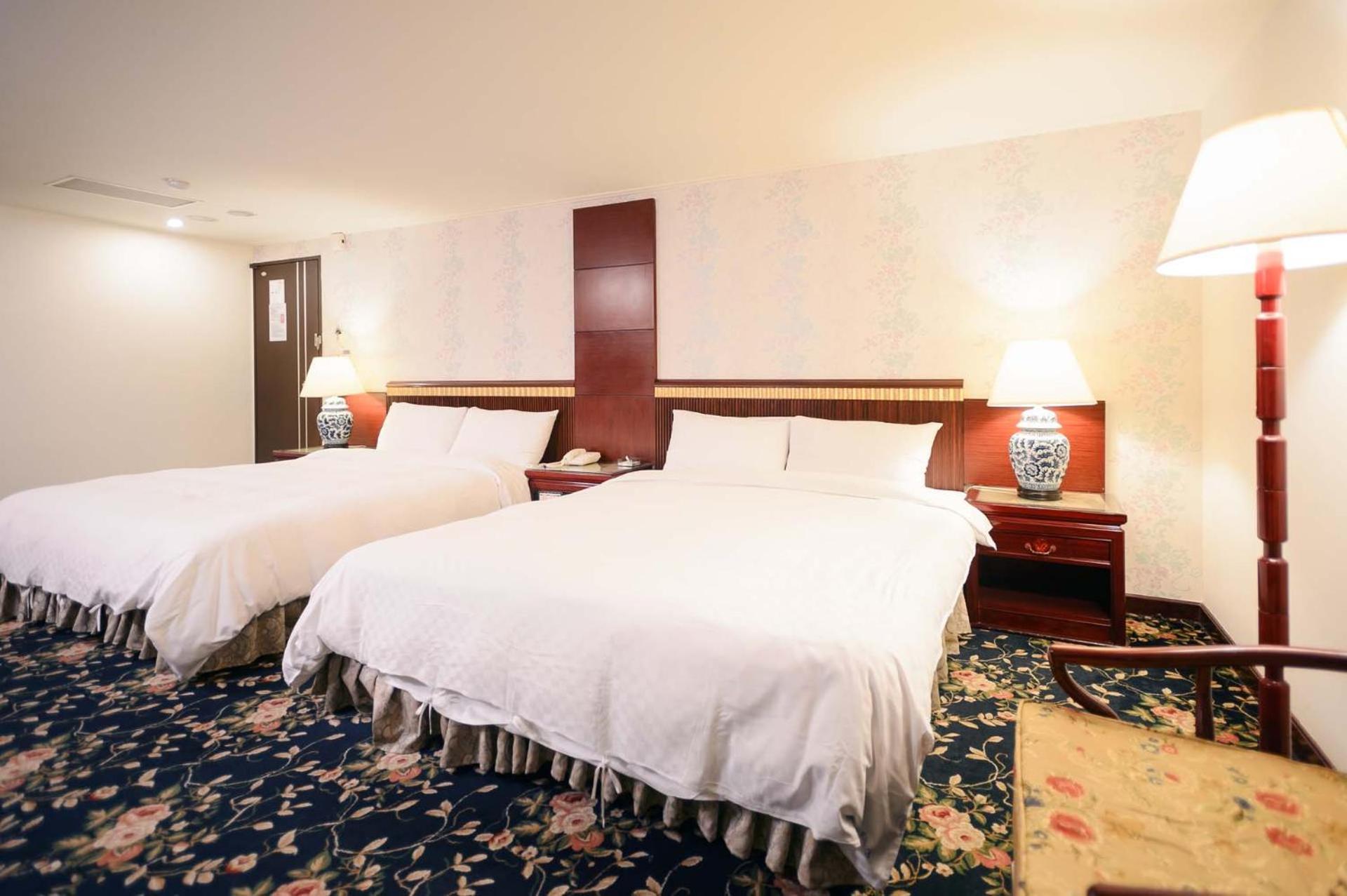 Kiwi Hotel Mrt Wenxin Branch Тайчжун Экстерьер фото