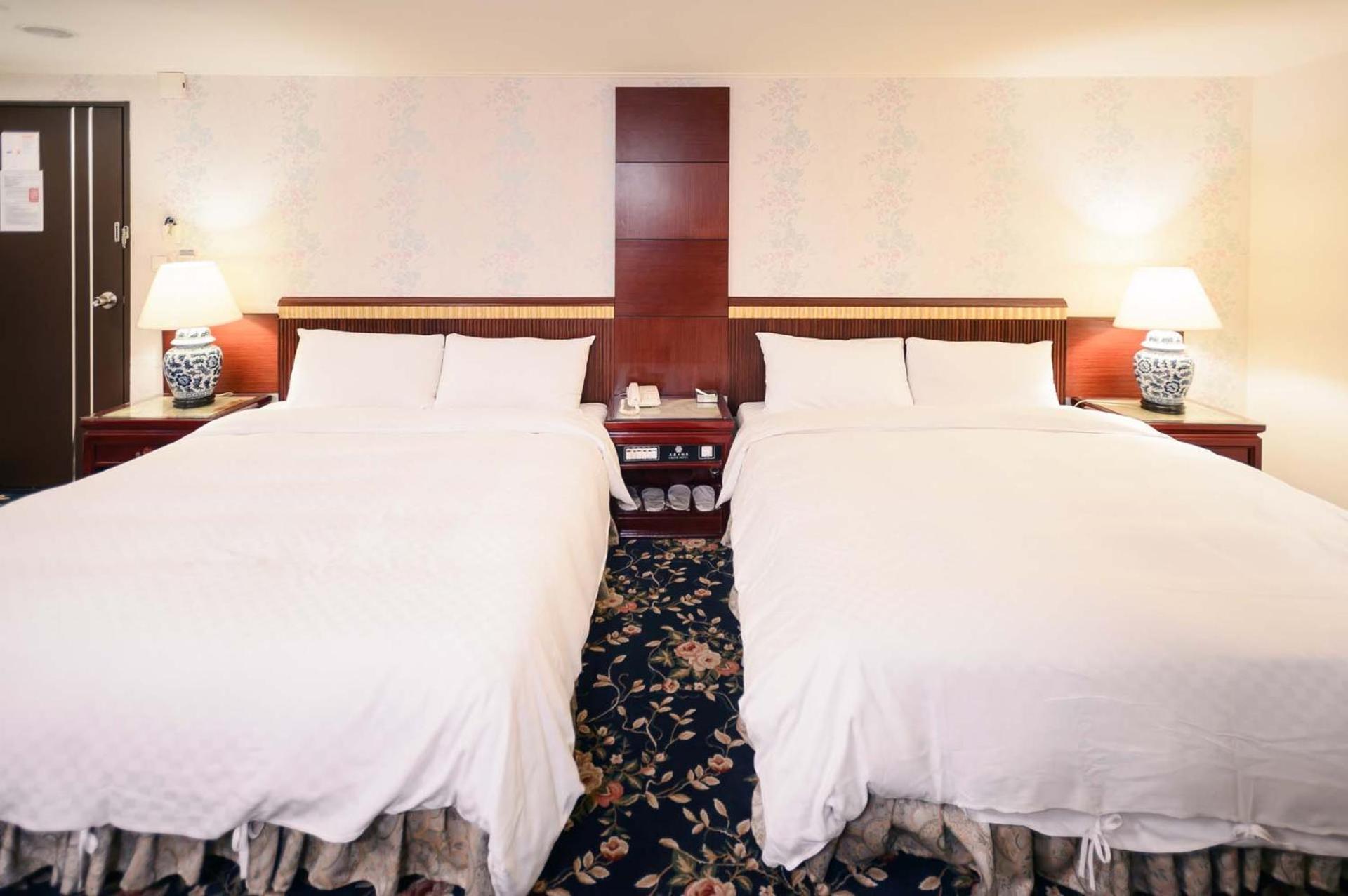 Kiwi Hotel Mrt Wenxin Branch Тайчжун Экстерьер фото